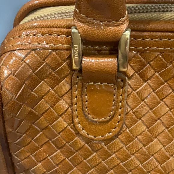 ❌Sold❌Vintage Fendi Brown Woven Leather Small Crossbody Bag - Picture 4 of 16